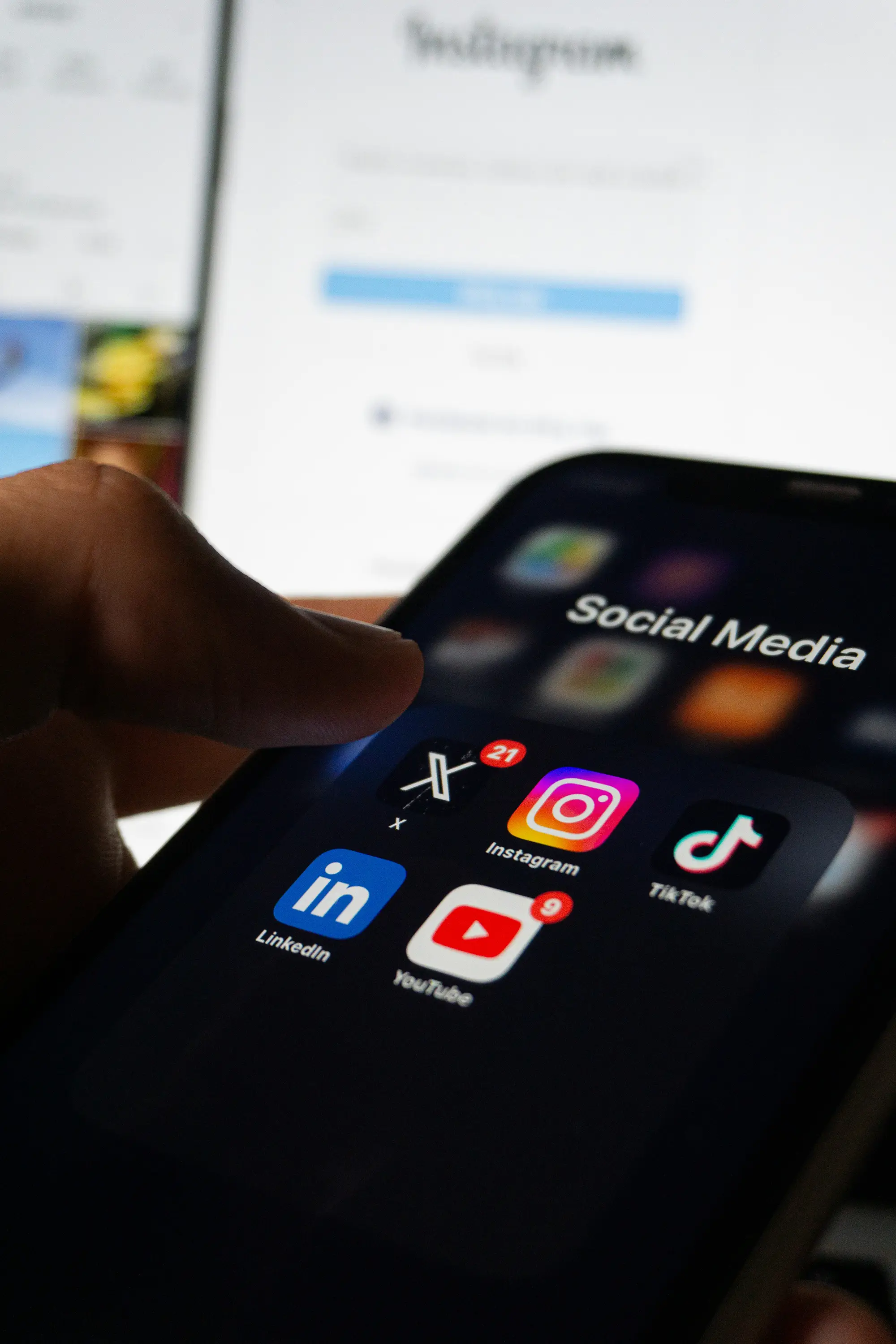 Réseaux Sociaux OVRTIME Studio